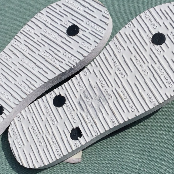 NEW Calvin Klein Navy/White Flip Flops 6 - Picture 5 of 6